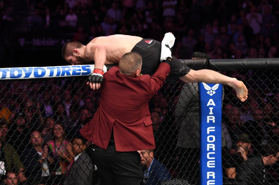 Khabib có thể bị tước đai 